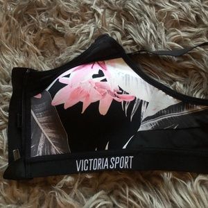 Victoria’s Secret Knockout Front Close Sports Bra